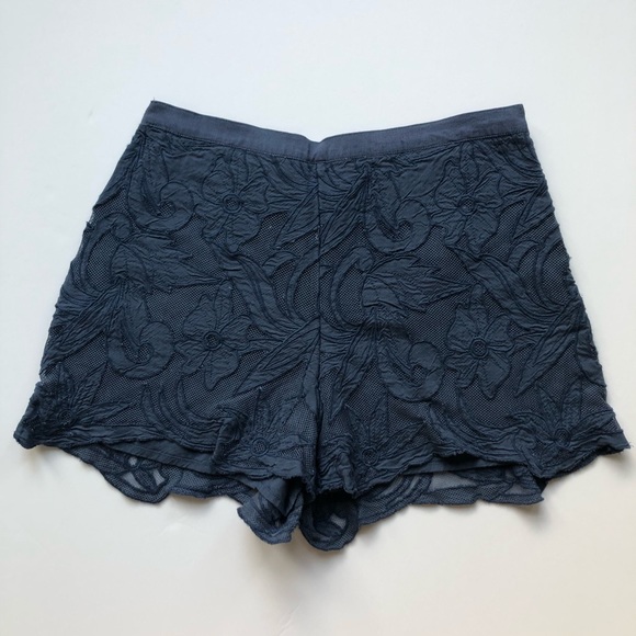Abercrombie & Fitch navy floral shorts - Picture 1 of 4